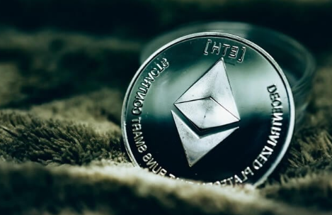 什么是以太币？它与比特币的主要区别有哪些？