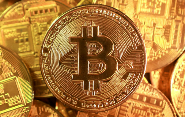 如何查询比特币实时价格？哪些平台的数据最准确？