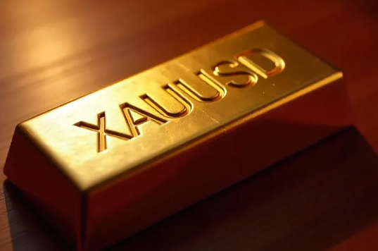 为什么XAU受到用户的关注？当前避险需求与政策预期如何推动它？