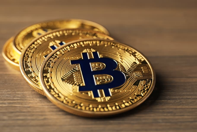 当前比特币技术面释放何种信号?7.5万美元阻力还是6.6万支撑关键?